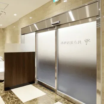 共立美容外科 神戸三宮院の包茎治療を受ける医院のエントランス